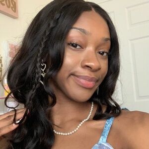 Meet your Posher, Araya marie